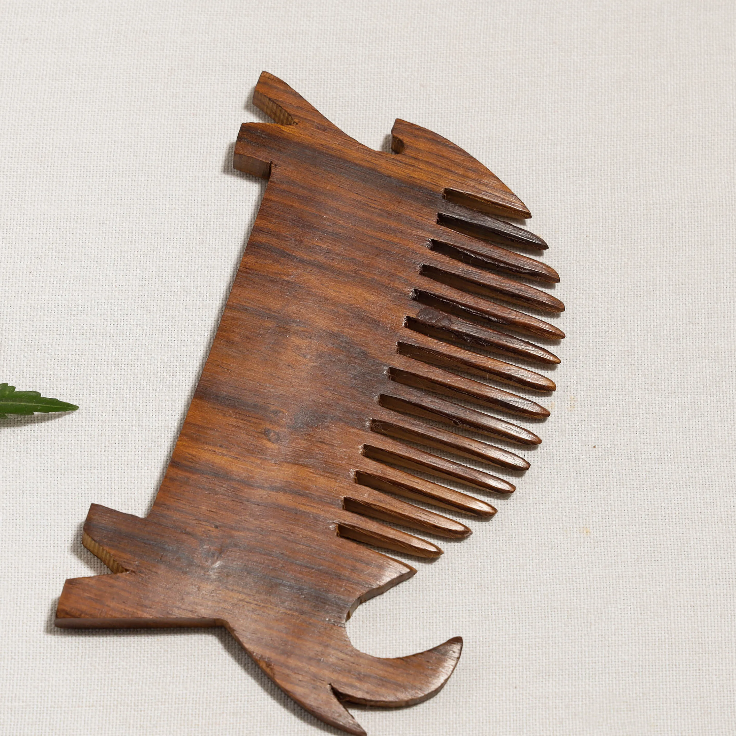 Hand Carved Sheesham Wood Comb (Medium)